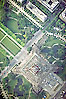 Zoom sur La Tour Eiffel vue d'en haut - Format: 425x312 - 19ko
