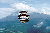 Au Japon quand les Dieux boivent du sak&eacute; les temples volent !  Japan, When gods drink sake, the Golden Temple of Kyoto flies over Mount Juji ! (49 ko)